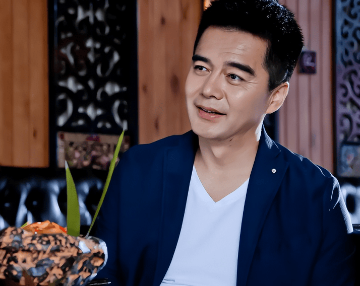 许亚军:一婚妻子离世,又与何晴遗憾离婚,4婚娶娇妻不变心_黄建萍_张晞