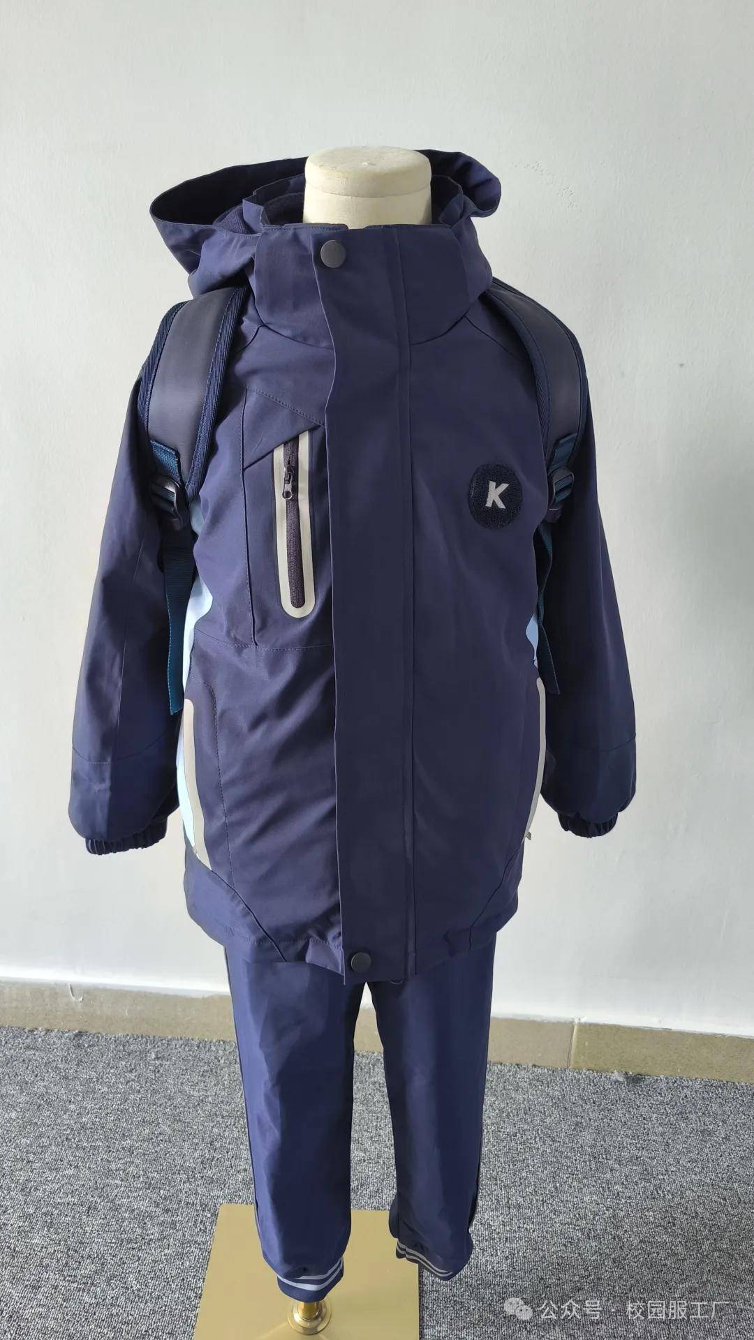 订做冬季校服冲锋衣，打造温暖校园风尚