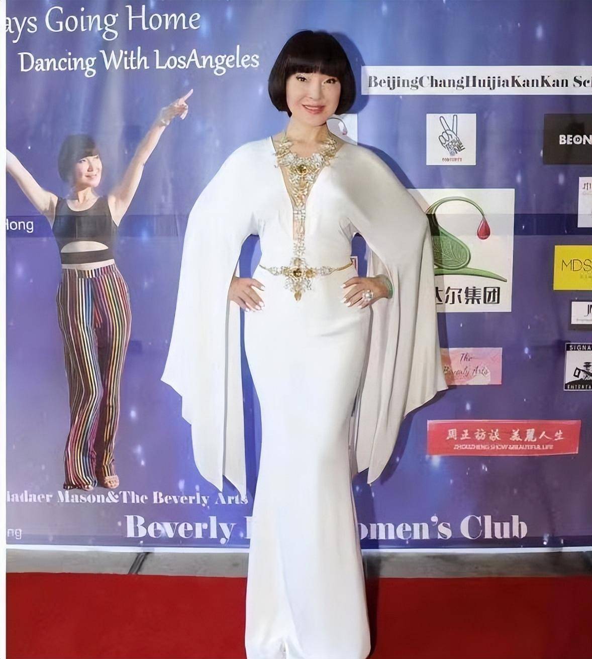 真相如何已无从考证,但这对昔日的金童玉女,却在这场丑闻中都失去了