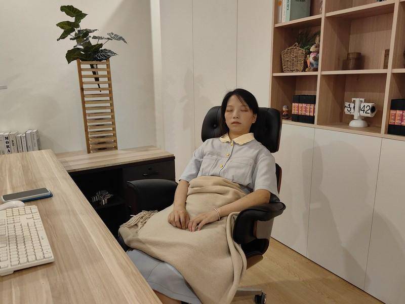 智能与舒适的完美融合 Joypal AI柔性3D豪华办公按摩椅