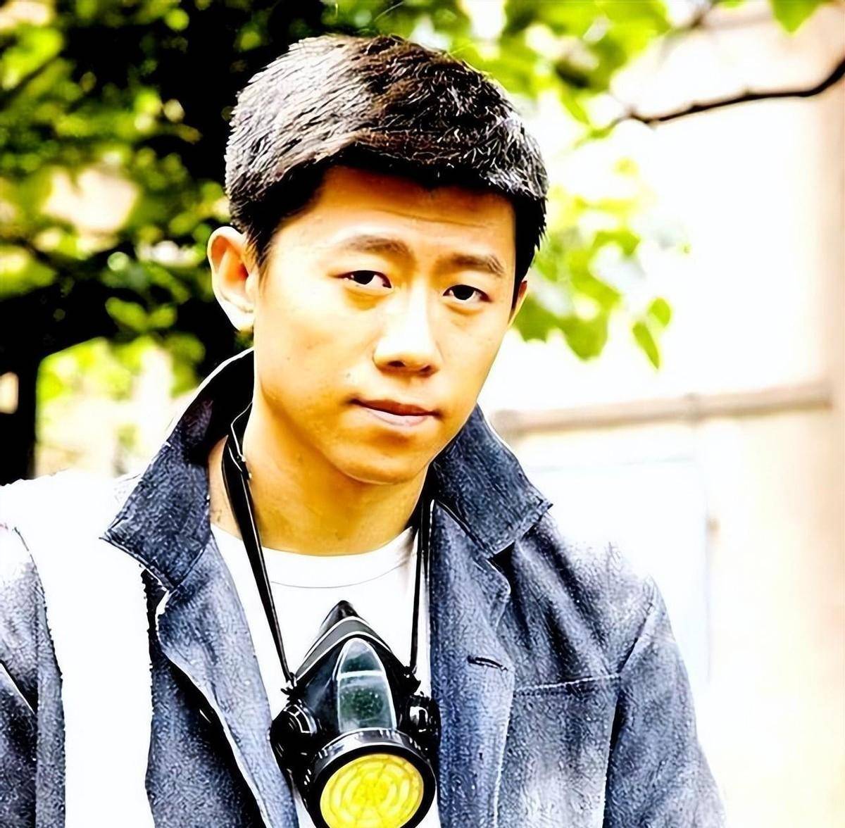 夏雨:结婚不邀请父亲,婚后与母亲明算账,妻子袁泉为他感到心疼