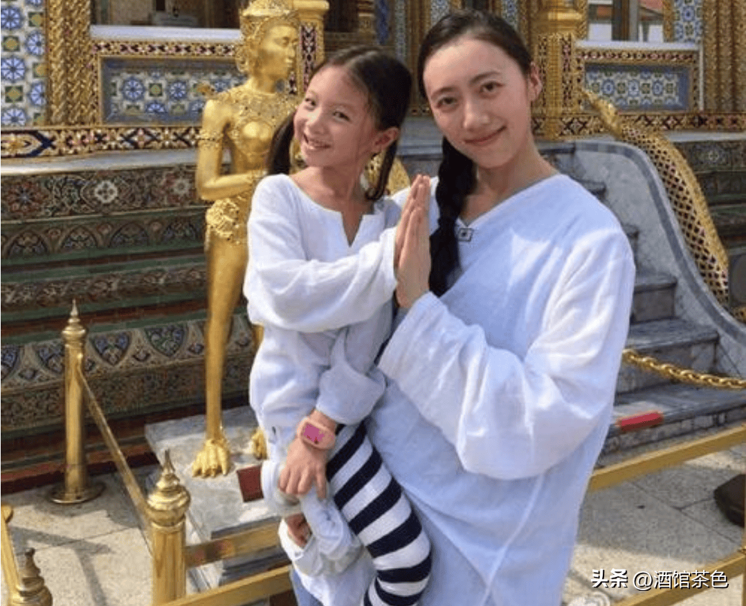 为嫁大自己22岁的吴若甫,她饱受争议,如今再看才发现她真有眼光