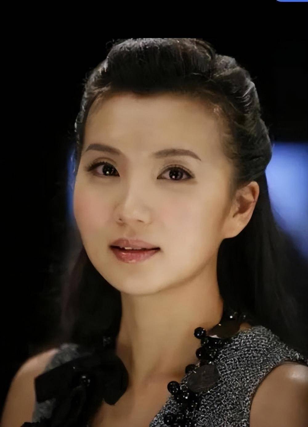 "万人迷"陈好:30岁嫁给二婚刘海峰,婚后连生3胎如今幸福不己