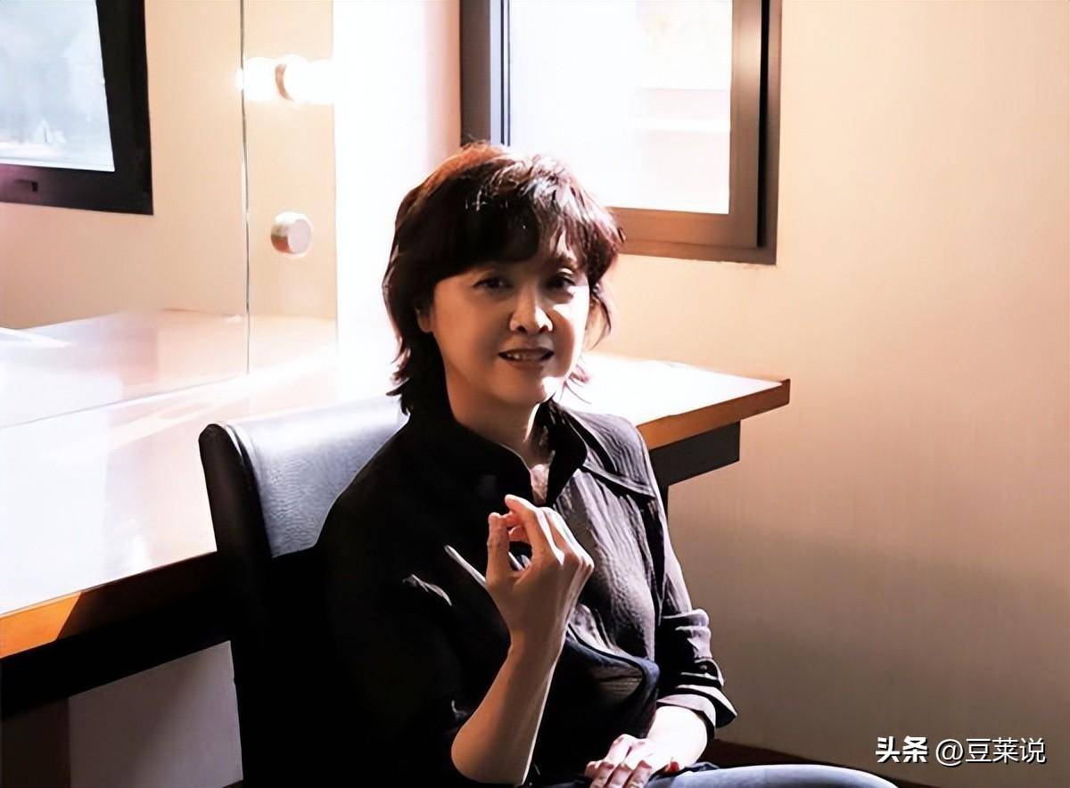 每次看到,都会让人想到这句台词的主人,女儿国国王和她的扮演者