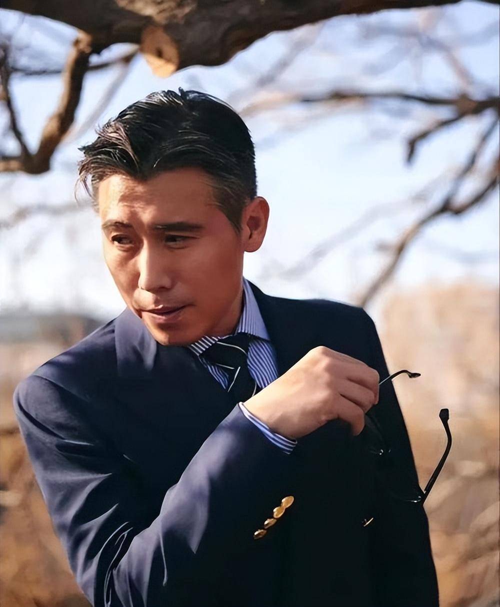 李乃文是一名非常低调的演员,他的演技非常精湛,被称为黄金配角,他