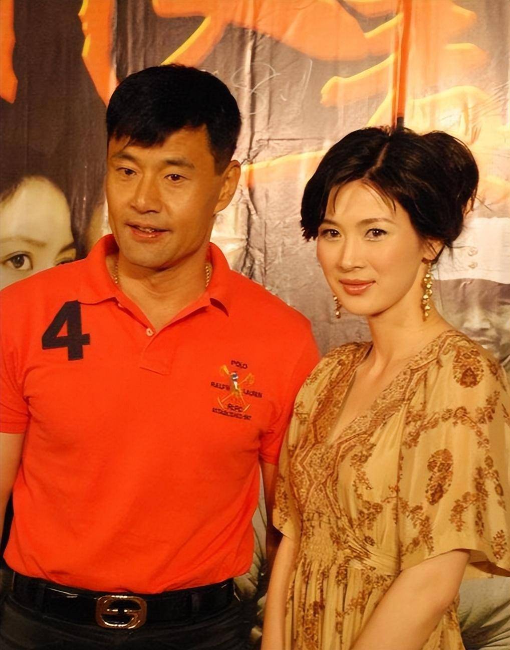 他比李连杰更能打,颜值也不输刘德华,身家过亿却也衷于"丑妻"