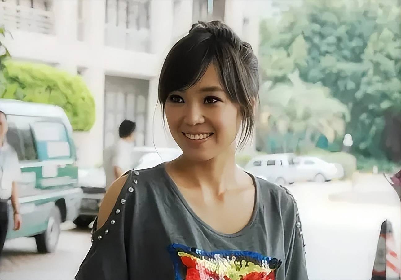 知情人曝云朵现状:怕她想不开,手机已没收,希望粉丝不要惹事_刀郎_恩师_刀迷