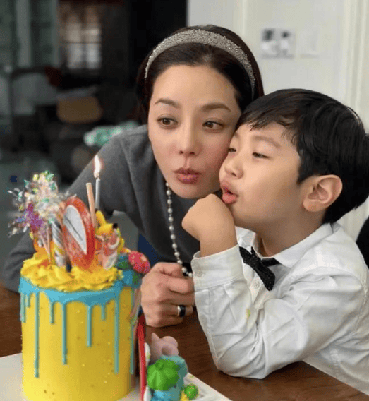 蔡琳:上次见面高梓淇谢谢我把儿子养得这么好!但我还是很伤心!