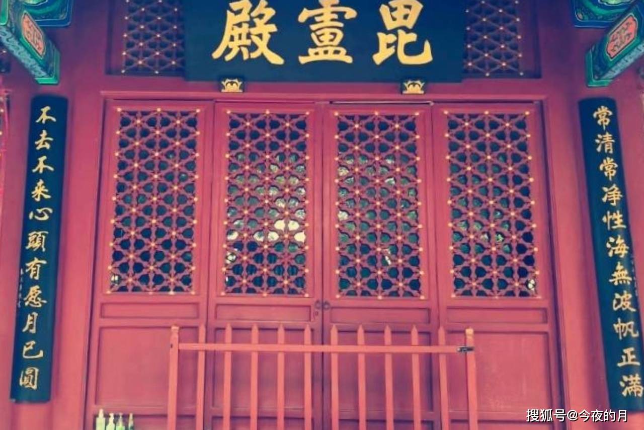 看到这块门匾,想起上高三发生的奇事,这算不算有才华呢?_校门_西院_高一