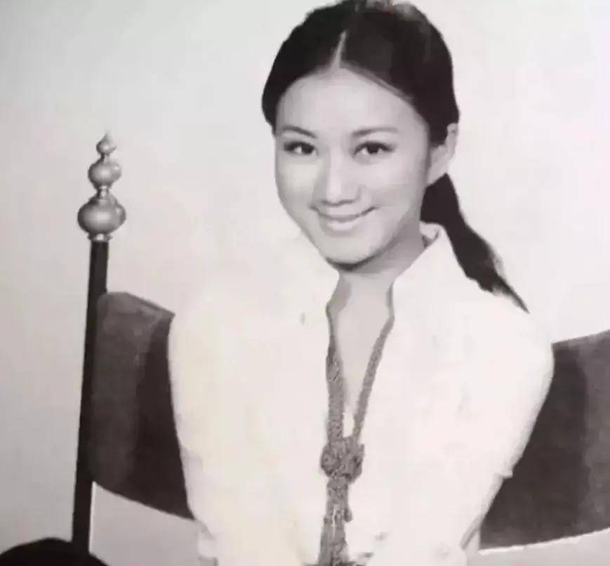 焦姣:"黄老邪"曾江的第三任老婆,演过《独臂刀》里的女一号