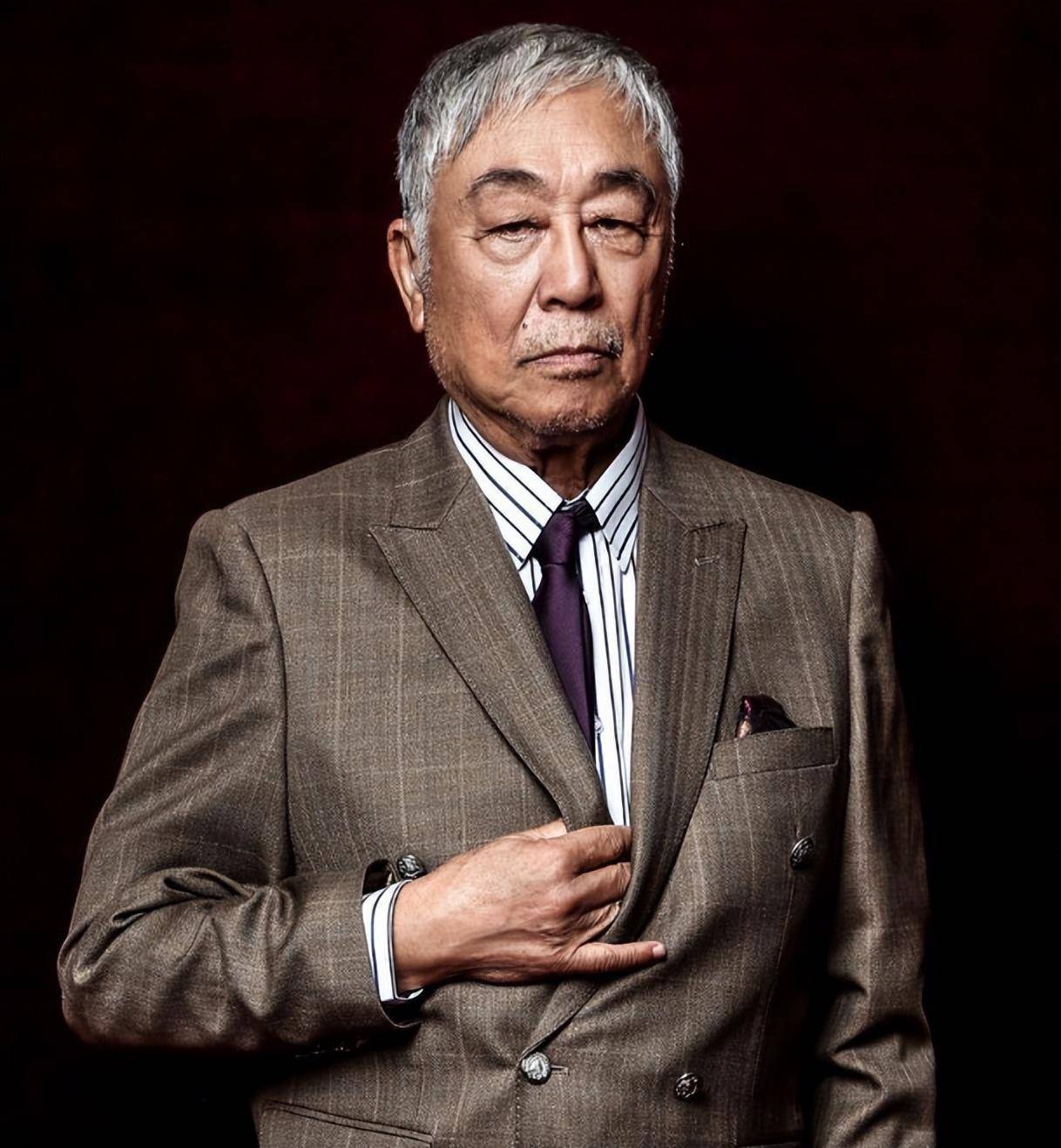 2022年4月27日,香港娱乐圈失去了一位传奇人物,曾江,他死在了酒店中