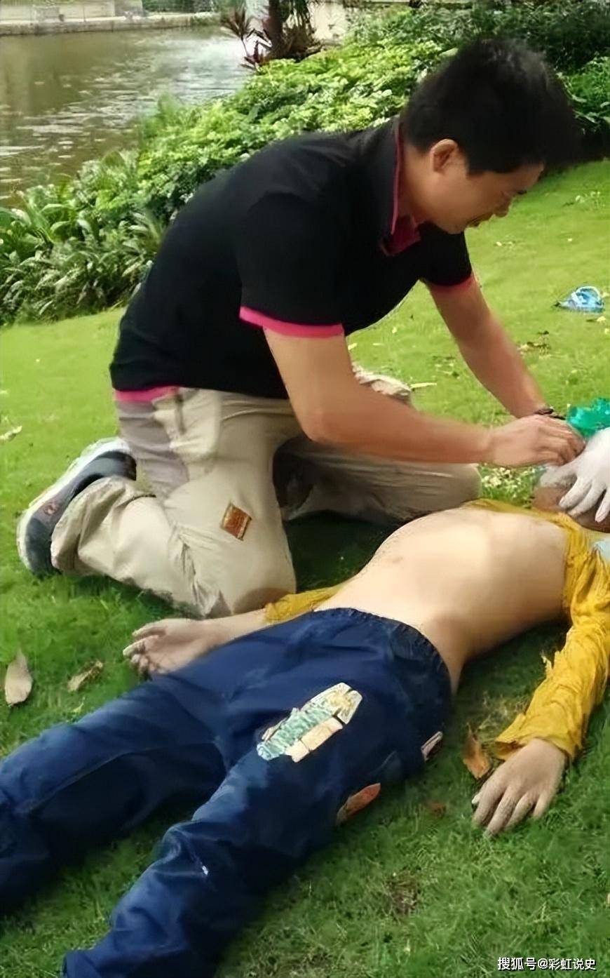 15岁少年溺水被一男子救起,寻找恩人30年,竟在儿子订婚宴上惊喜遇见