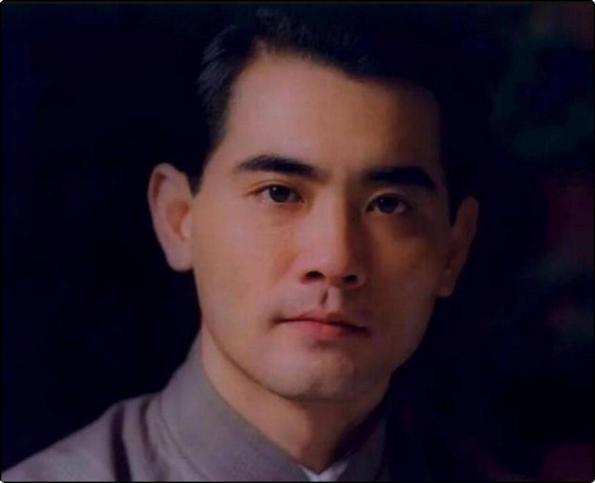 "美男子"赵文瑄,90年代万千女性的梦中情人,今60岁仅猫狗作伴