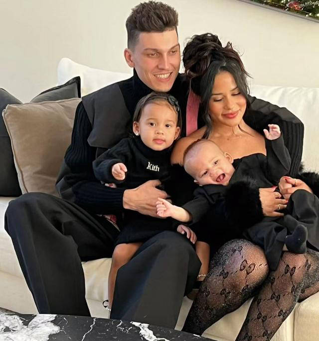 希罗事业爆发,与超模女友恩爱甜蜜,拥有13亿美元合同