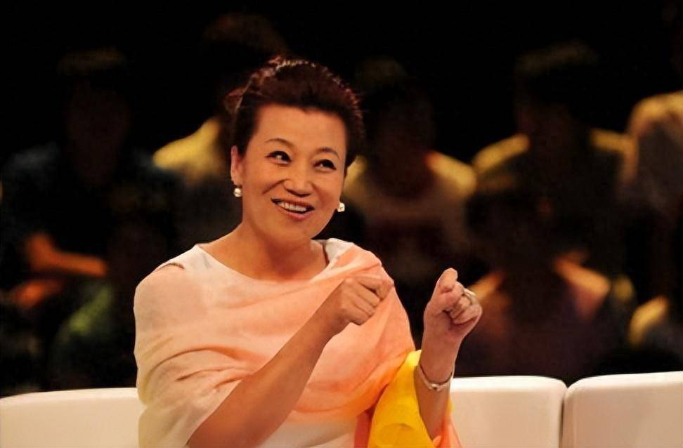 和王为念离婚,与"假奶奶"常香玉反目成仇,55岁小香玉现怎样了