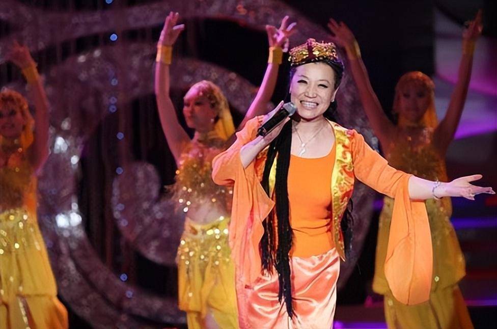和王为念离婚,与"假奶奶"常香玉反目成仇,55岁小香玉现怎样了
