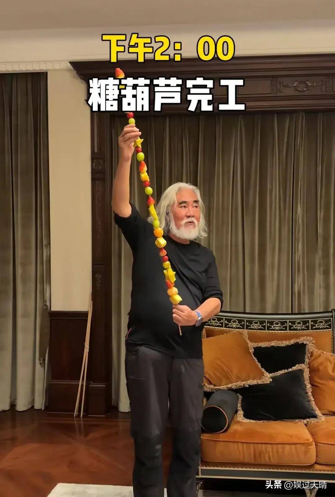 73岁张纪中凌晨五点起床为老婆泡茶做早餐,吃药暴露身体真实情况
