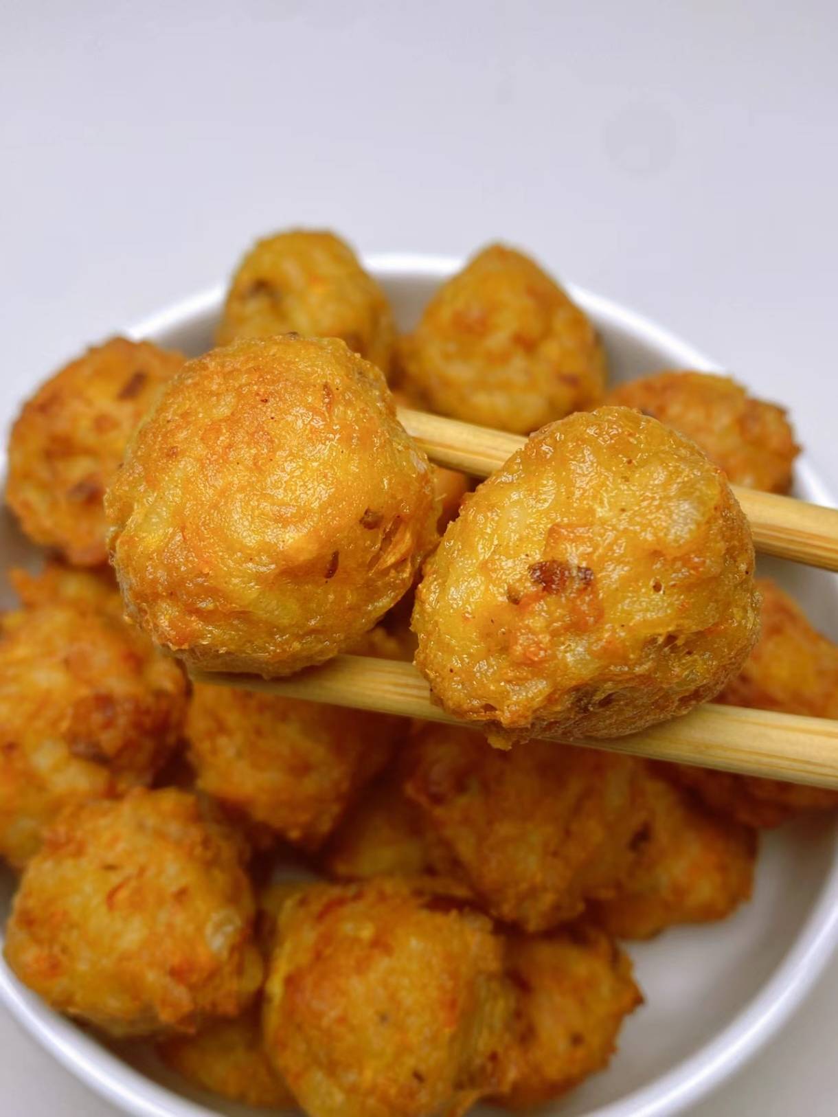 如果想要丸子更加健康少油,可以用烤箱代替油炸,但可能会影响一定的