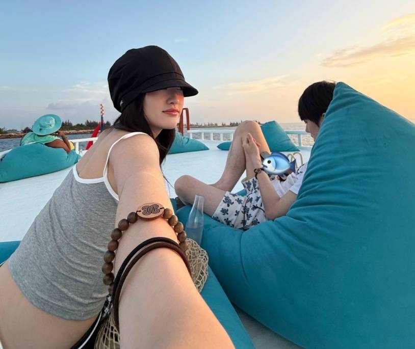 jackeylove女友晒甜蜜合照:未来一起去更多更远的地方