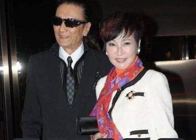 狄波拉参加何鸿燊葬礼,巧遇谢贤,一个举动触碰江耀城底线