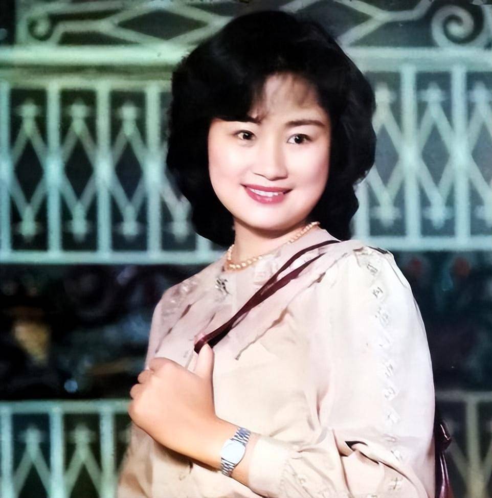 她38岁出演《西游记》,媚骨天成不输女儿国王,69岁客死他乡_詹萍萍