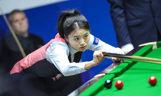 中国00后斯诺克美女球手白雨露逆转战胜,英锦赛首秀喜获首胜