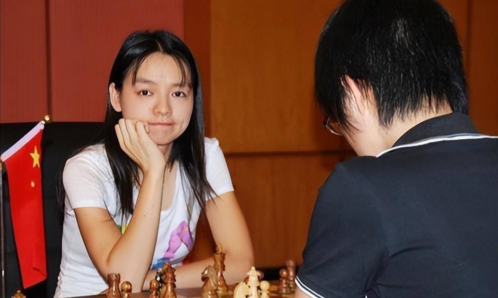 放弃中国国籍,支持一夫多妻,劝闺蜜嫁自己老公的棋后,如今怎样_诸宸