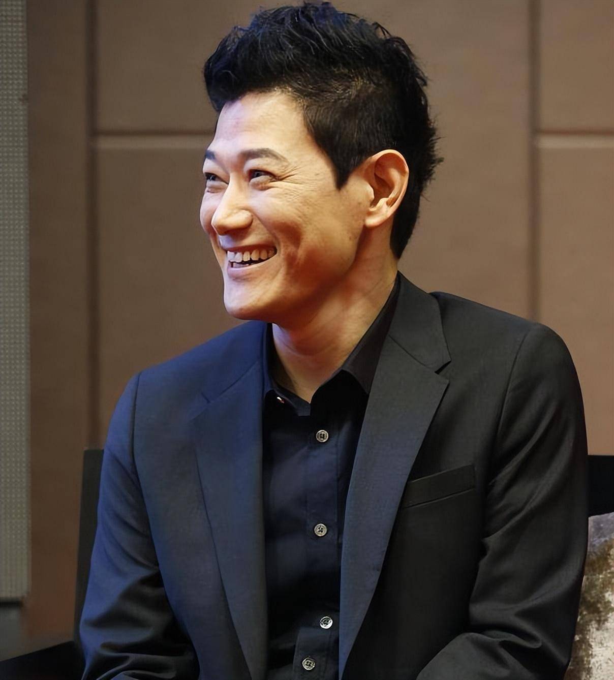 矢野浩二:在中国演了15年的鬼子,回到日本后遭暴打,让女儿加入中国