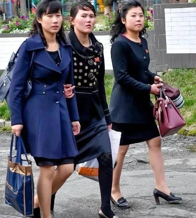 朝鲜平壤美女有多漂亮?长相落落大方,出门很喜欢穿包臀裙