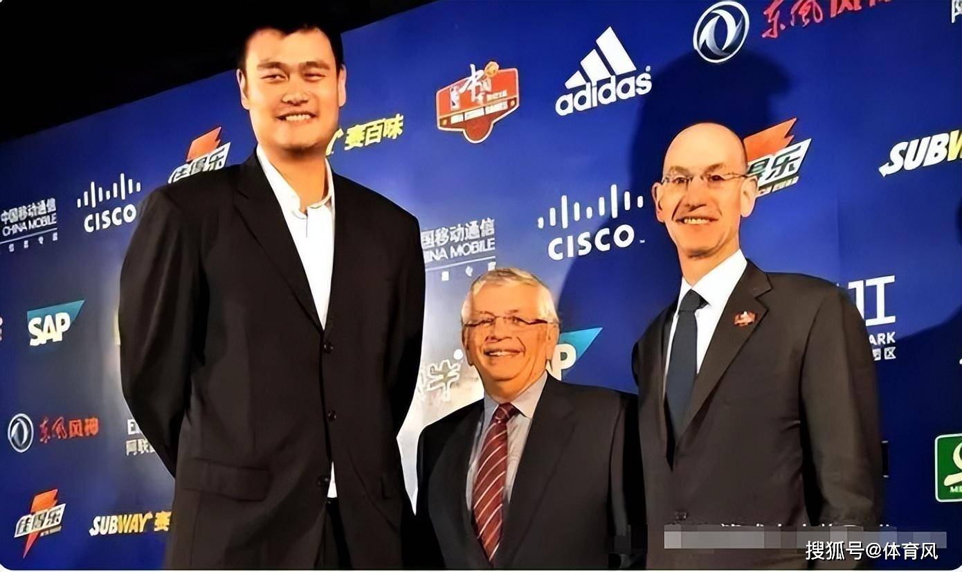姚明卸任后现身上海,清爽新貌引瞩目 成焦点!