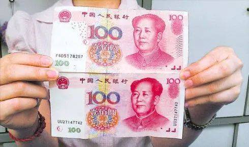 第五套人民币在发行过程中,大部分面值都经历了三次年份的更迭,100 
