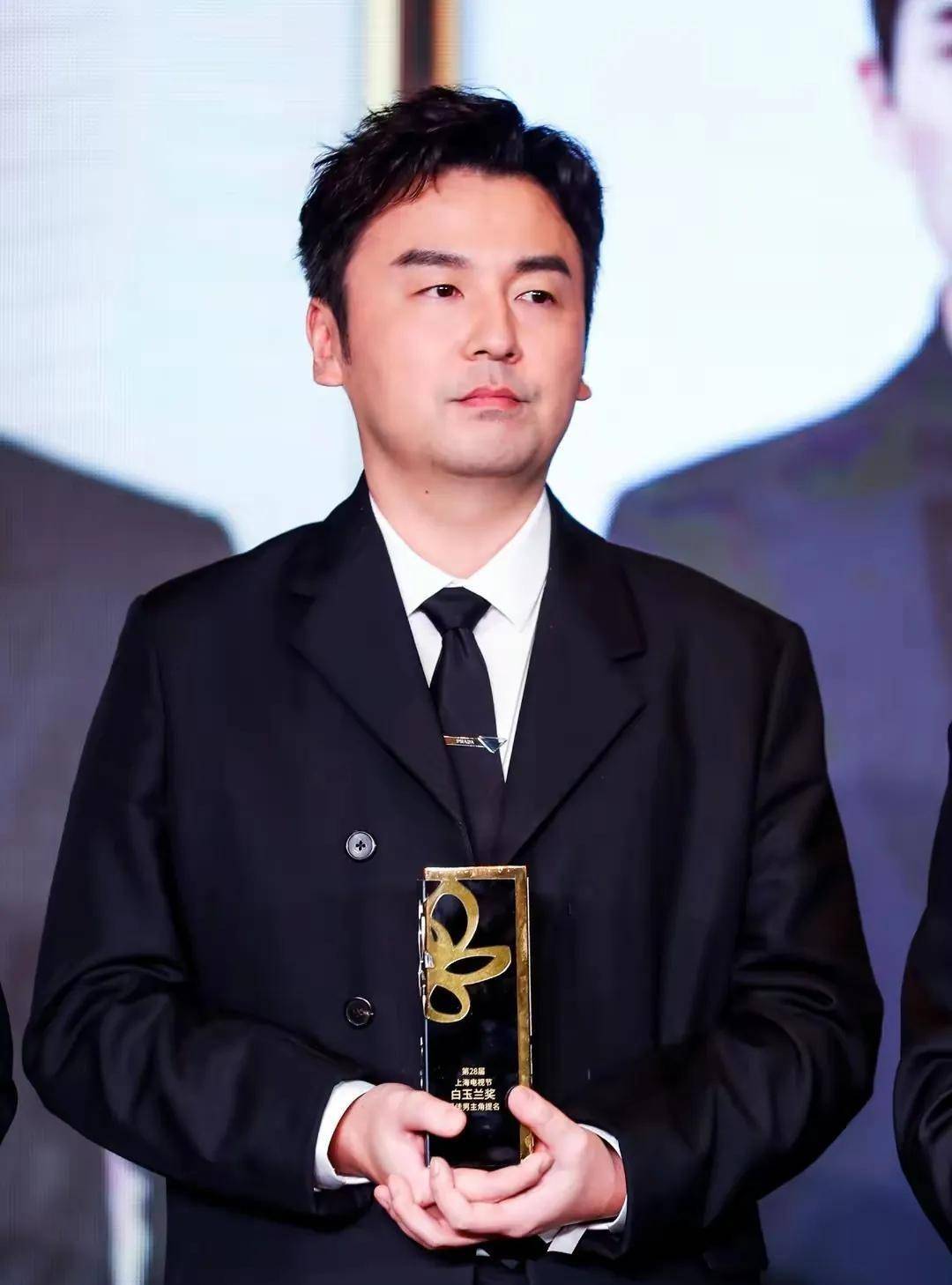 金鸡奖这一次,戳破了雷佳音"资源咖"的黑幕!难怪他看不上胡歌