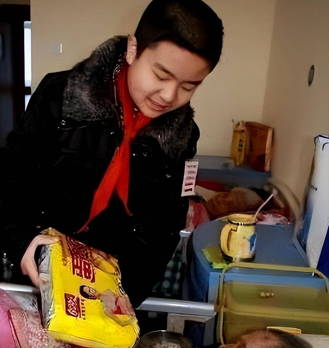 因一脸"官相"而走红,现状令人惋惜_黄艺博_孩子_武汉