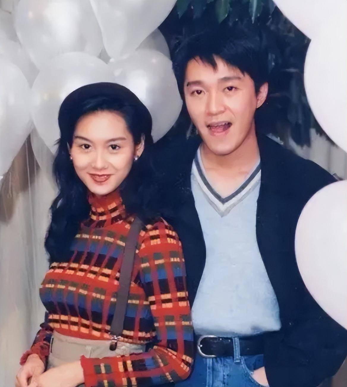 有人说周星驰和罗慧娟早已分手,也有人说他脚踏两只船.