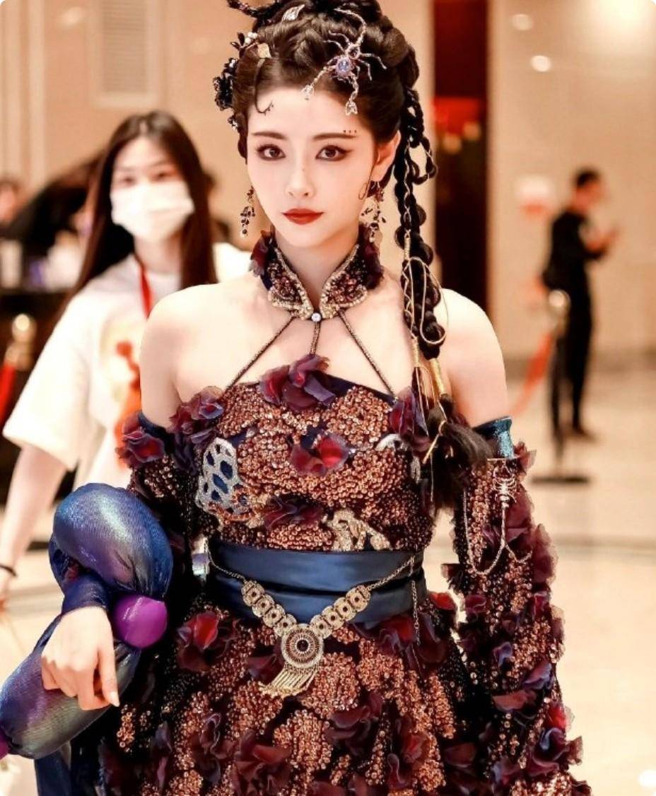 天真羞怯、妩媚入骨，孟子义是万里挑一的“天选妲己”_造型_徐志胜_cos