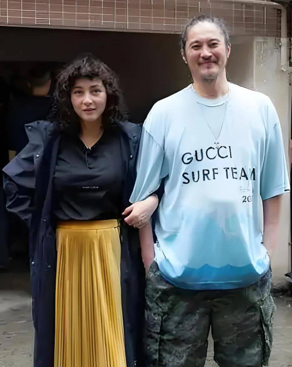 何超仪反而乐在其中她,是真的超级超级爱陈子聪帅气的时候爱,变的又肥