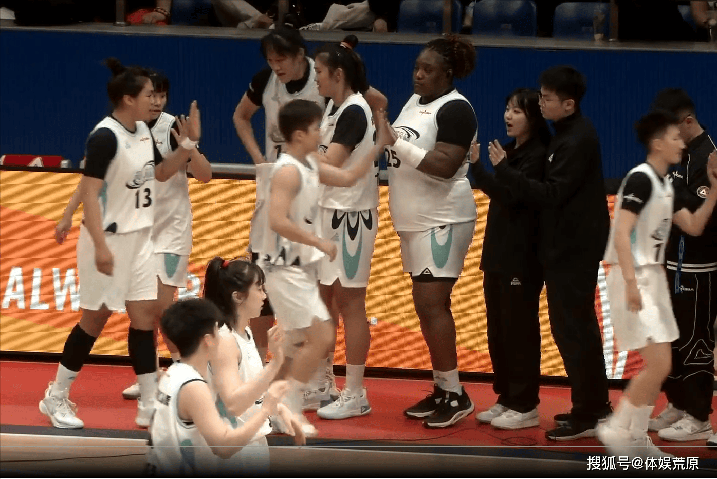 WCBA虐菜：李梦5中5，创纪录大胜75分！奇兵17+7+6