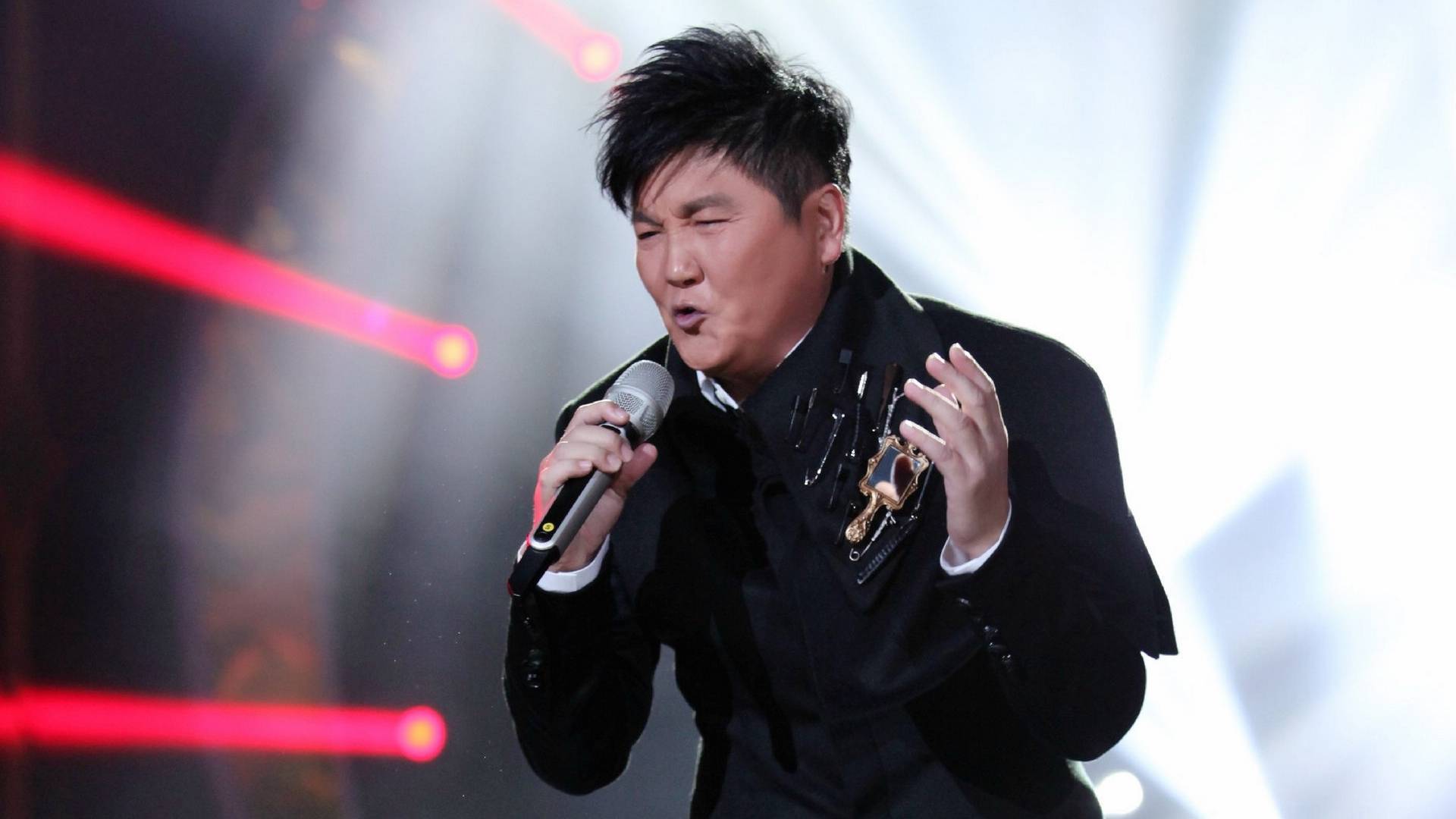 55岁孙楠现状:不要豪宅,一家六口住小城市,桃源生活羡慕哭网友