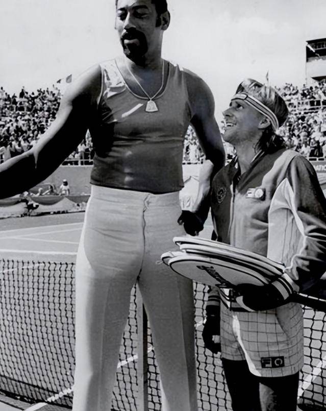 这不是特效 nba球星体型就这么夸张,姚明在泳池似灭霸_奥尼尔_张伯伦