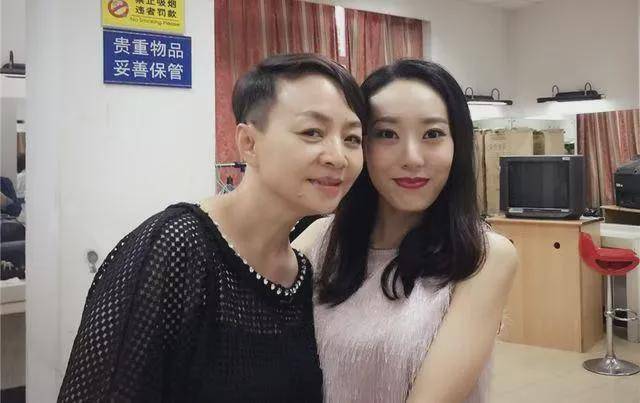 《白夜破晓》战斗力最强的姐,宋丹丹徒弟,"星女郎"唯一喜剧人