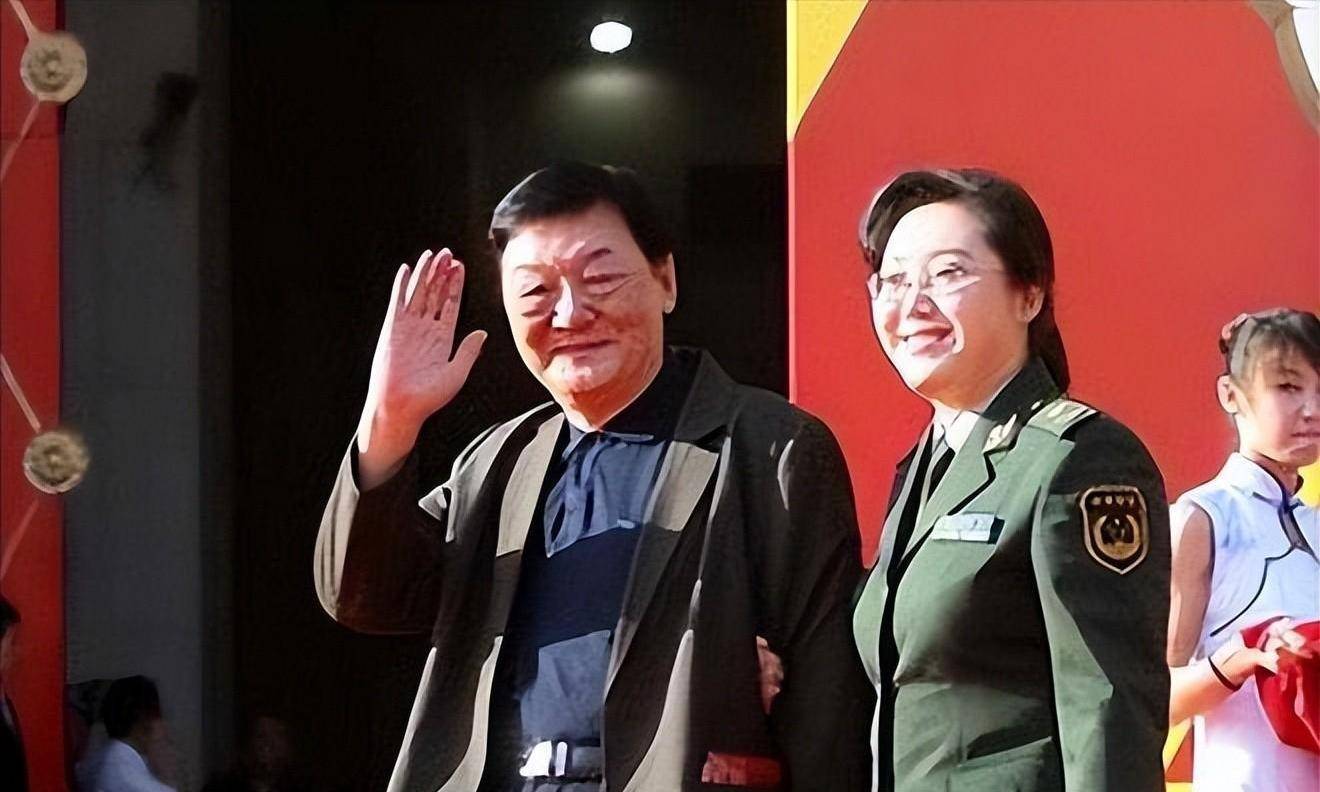 父亲是大导演,儿子是演员,女儿是编剧,一家人编导演全套阵容