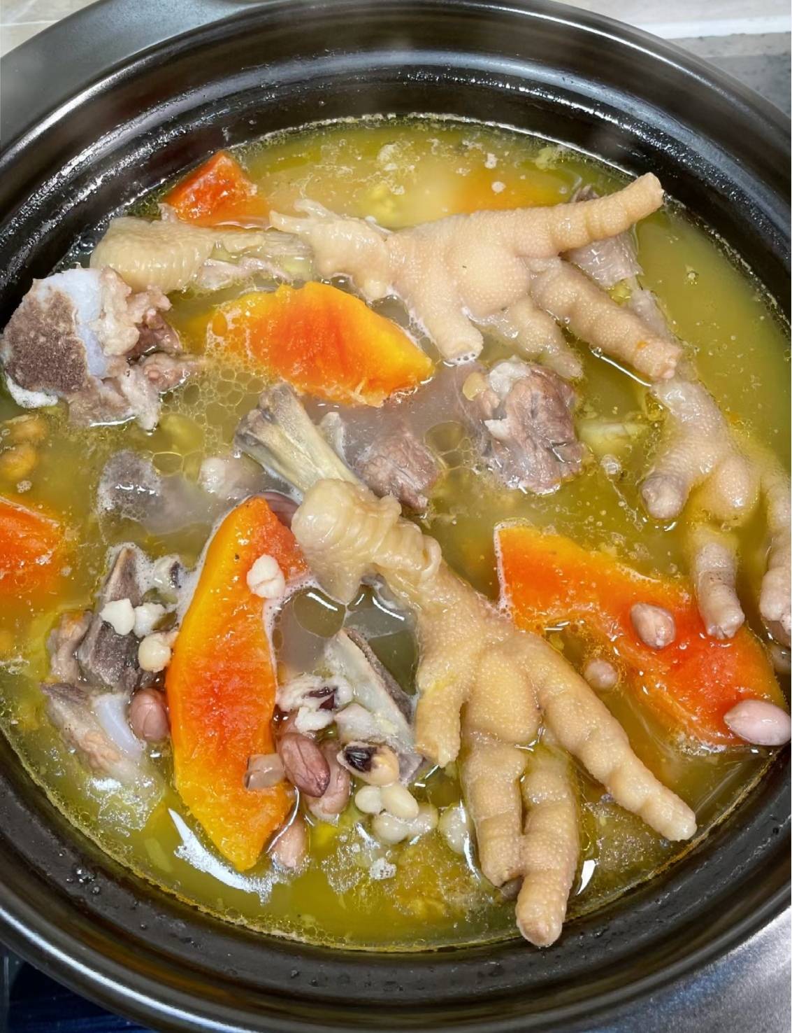 温润滋养:木瓜花生鸡脚猪骨汤