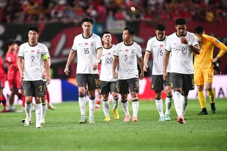 国足首发阵容基本敲定，韦世豪受访“口误”泄露战术蓝图！