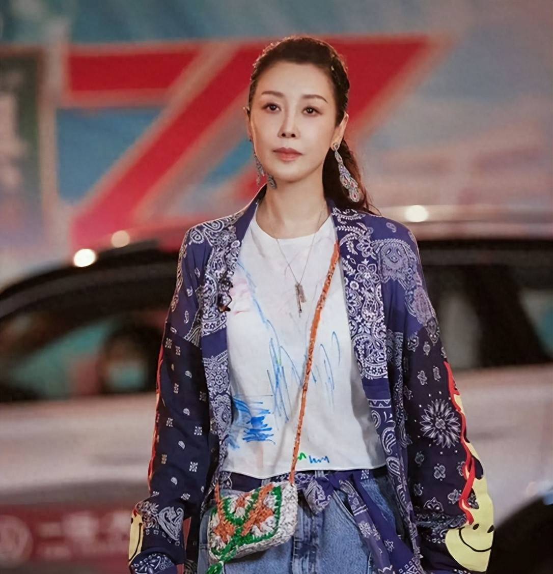 嫁大9岁二婚富豪,生冠军儿子,如今的她,证明李健没说错