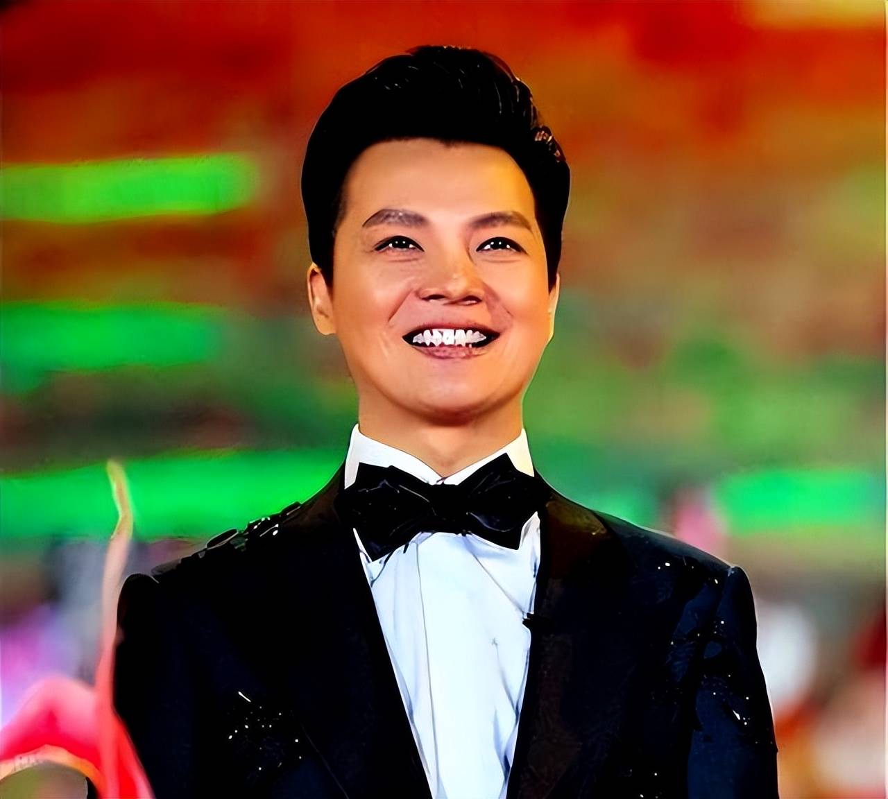 8次主持春晚,32岁遇到上亿女富婆,任鲁豫的人生都是拼出来的!