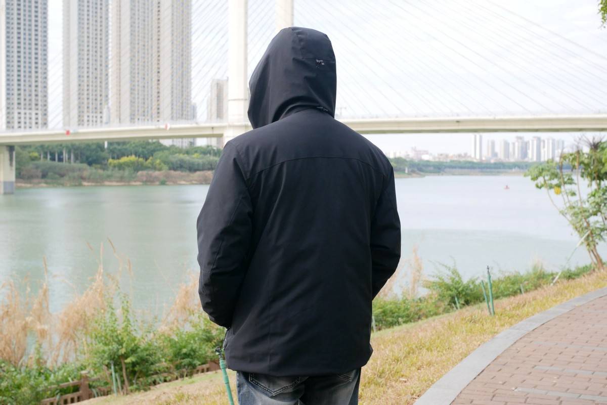 RUNYON智能温控抗寒气绒服：冬日出行好物，科技与时尚的完美碰撞