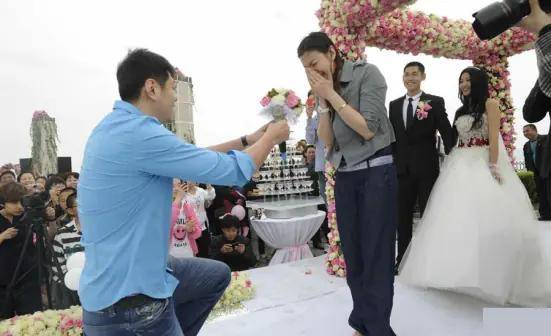 亚洲蝶后周雅菲:嫁给丧妻的莫科,被莫科前岳父母当亲生女儿