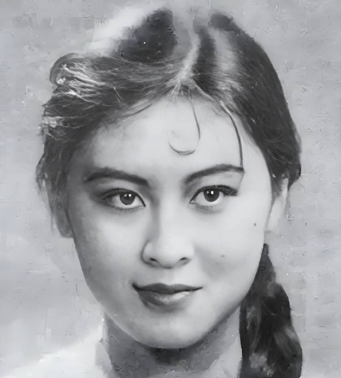 杨丽坤10张晚年照片张张令人心痛害她的人竟有昔日姐妹?