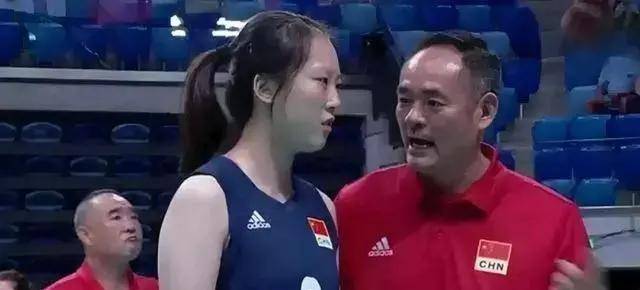 江苏女排擅长培养强力接应,天津女孩范伯宁转会江苏,这步走对了_球员_排球_进步