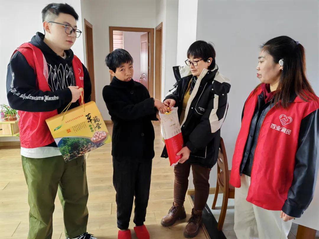 江苏省镇江市老干部文体协会丹徒区分会进社区开展志愿服务活动